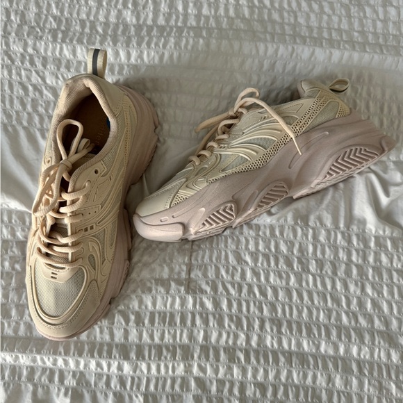 NEW WOMEN TENNIS SHOES - Picture 2 of 5